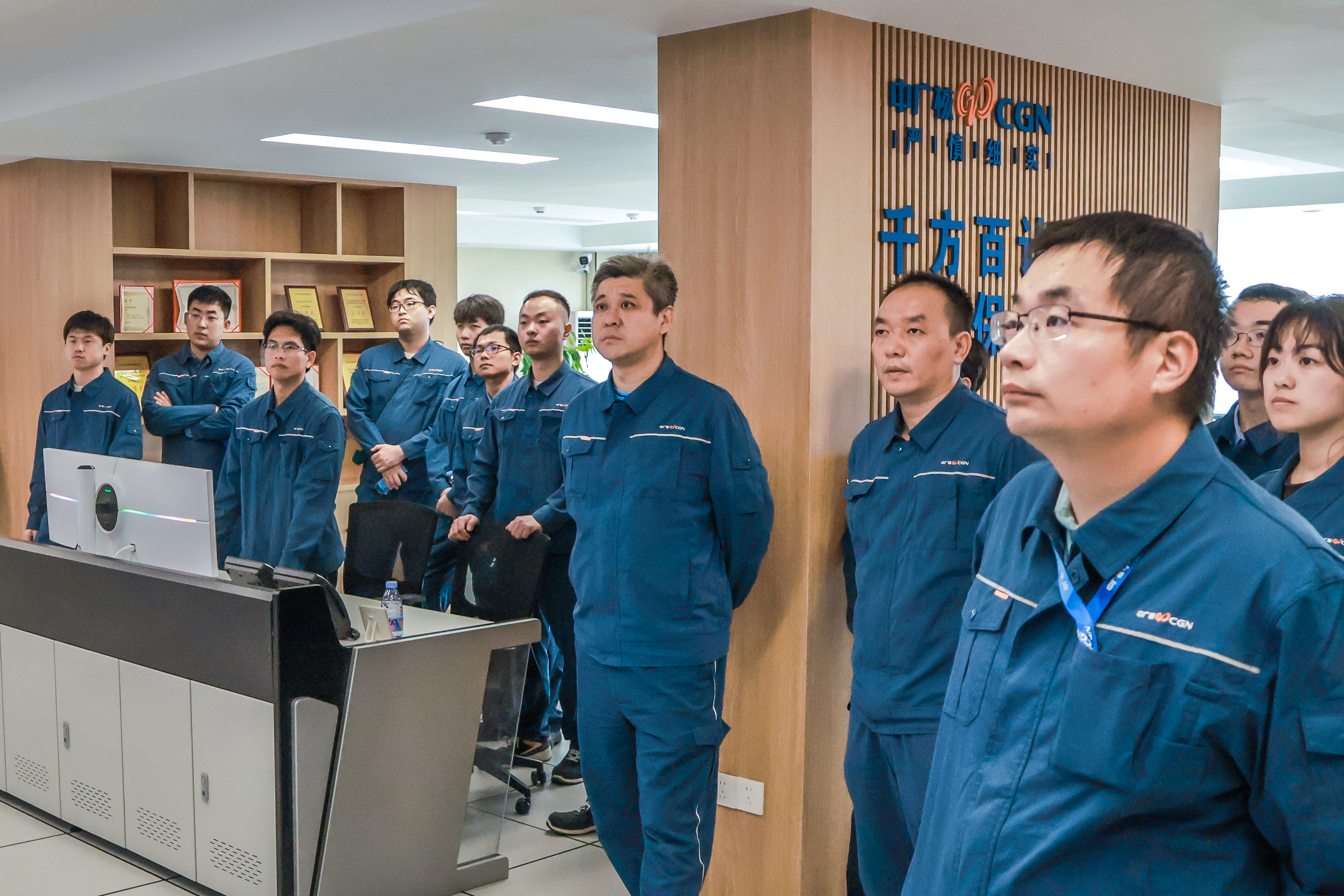 20260407刘丹带领青年员工深入一线参观学习（04）.jpg