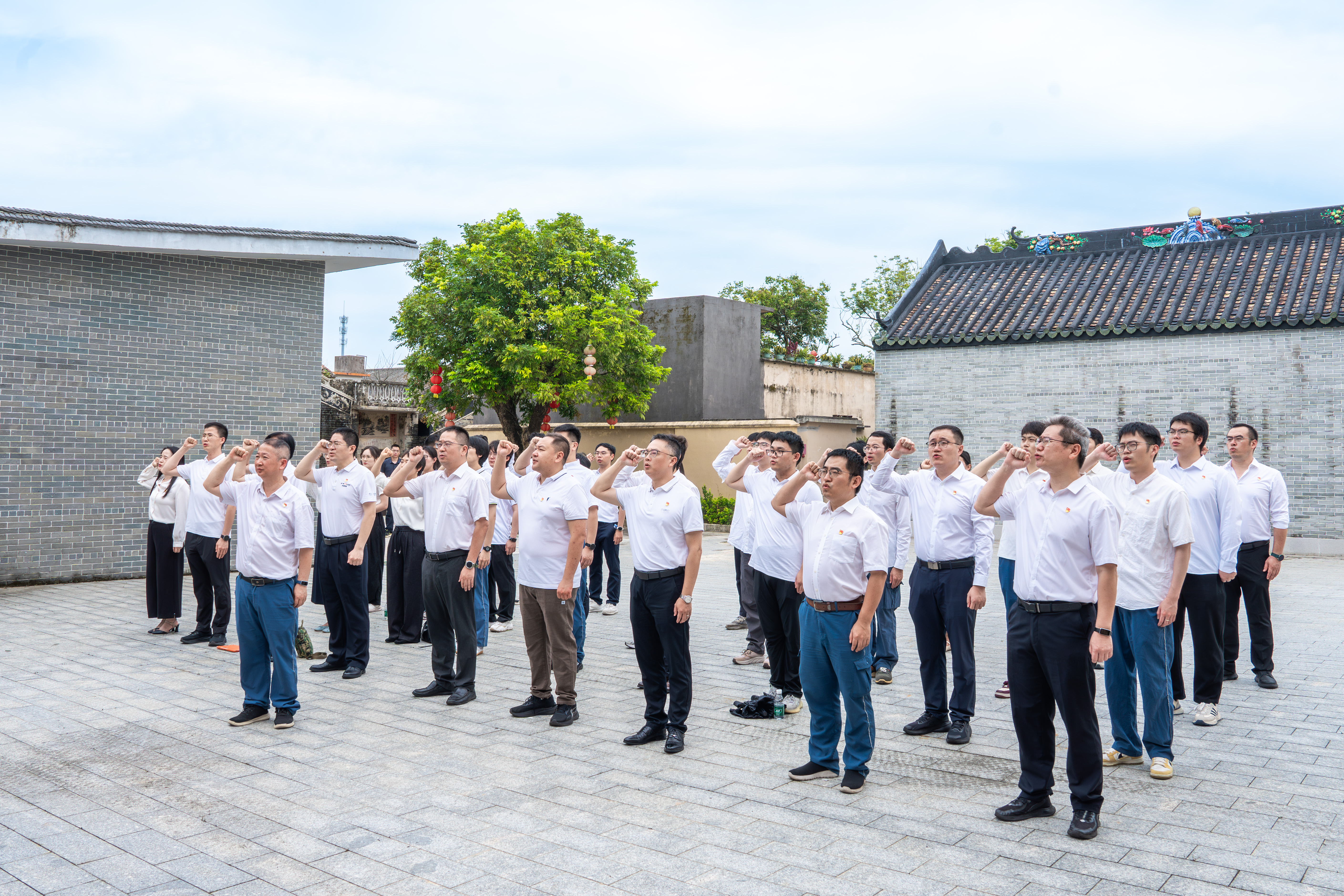 20260627【喜迎七一】公司举办榕树下的微党课暨党支部书记上讲台活动（02）.jpg